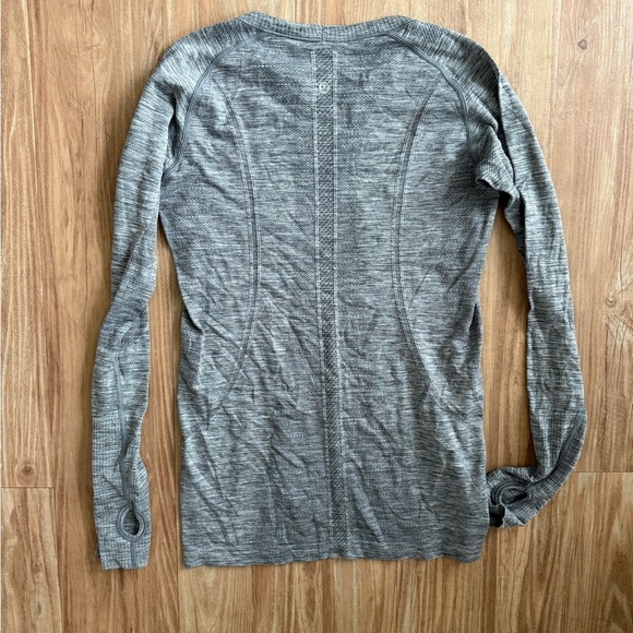Lululemon Gray Long Sleeve Women's Top - Picture 7 of 7
